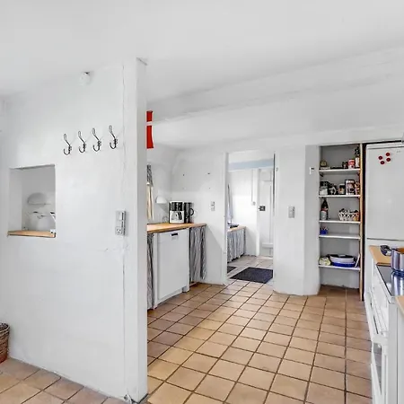 Gorgeous In With Kitchen بيت للعطل